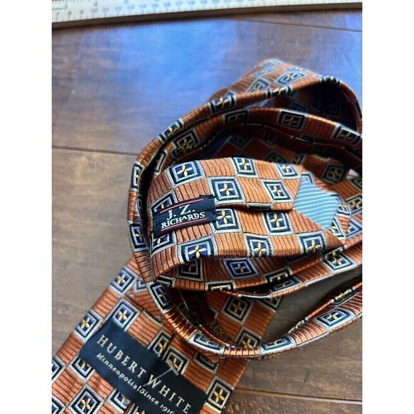 Hubert White All Silk Made In America PAttern Dress Tie - Picture 4 of 6